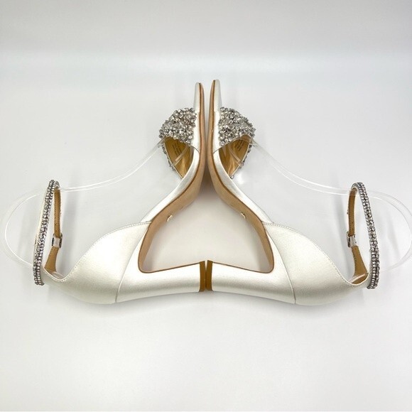 Badgley Mischka Size 6.5 White Satin Floral‎ Jeweled Dress Sandals Heels Shoes - Picture 9 of 14